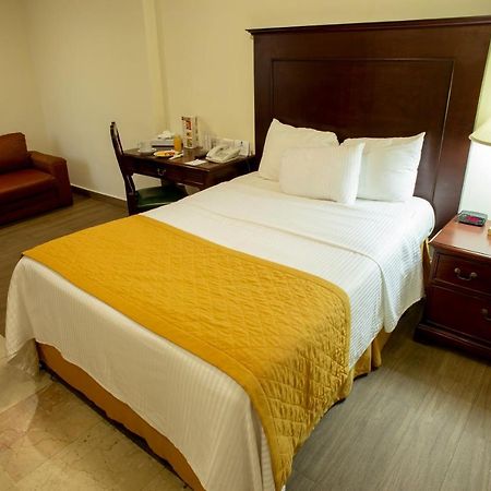 Hotel Plaza Calzada Monterrey Exterior photo