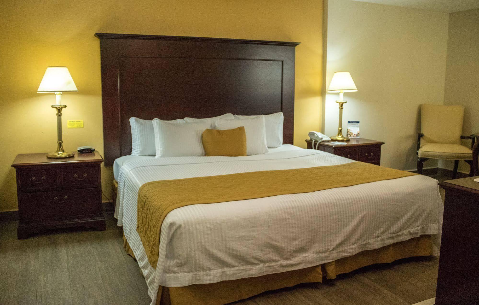 Hotel Plaza Calzada Monterrey Exterior photo