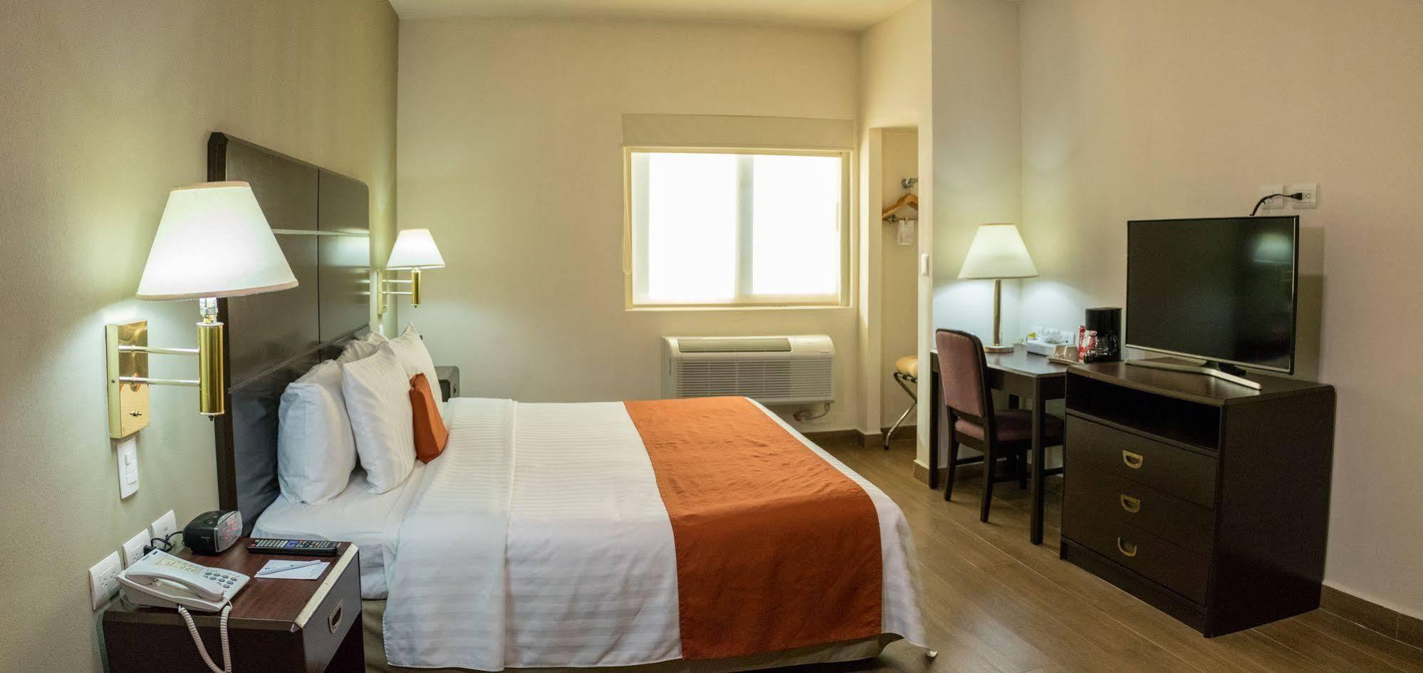 Hotel Plaza Calzada Monterrey Exterior photo