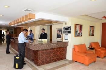 Hotel Plaza Calzada Monterrey Exterior photo