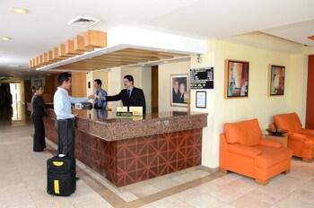 Hotel Plaza Calzada Monterrey Exterior photo