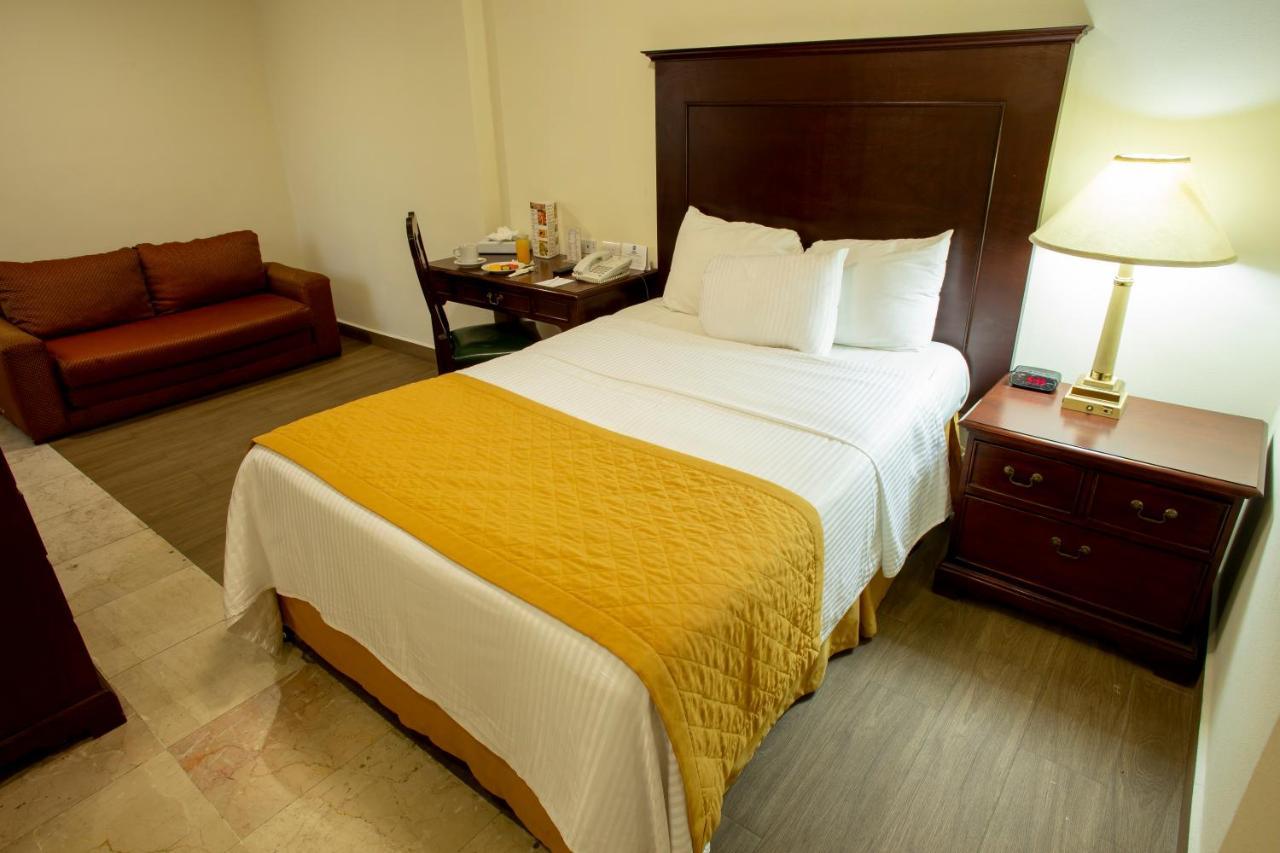 Hotel Plaza Calzada Monterrey Exterior photo